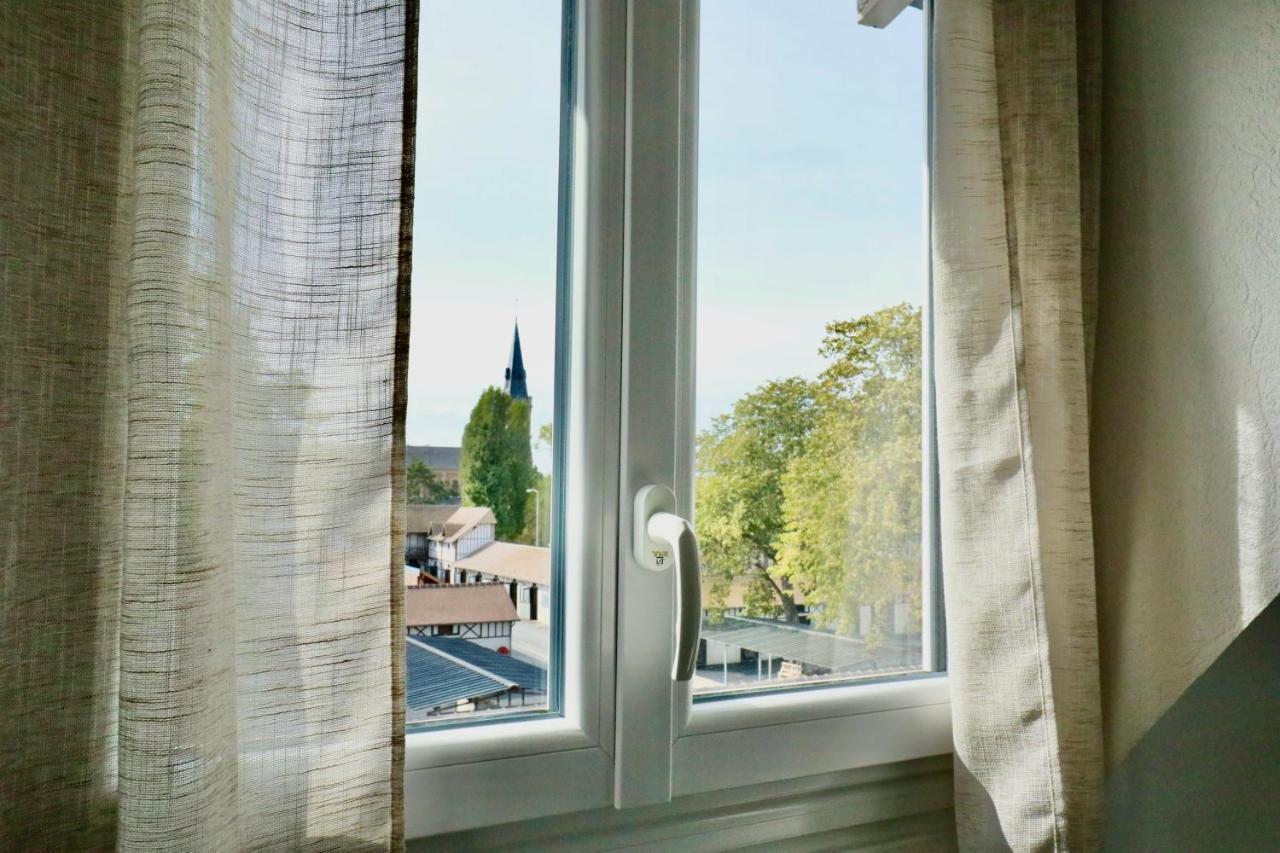 Appartement De L'Hippodrome Avec Deux Chambres โดวีลล์ ภายนอก รูปภาพ