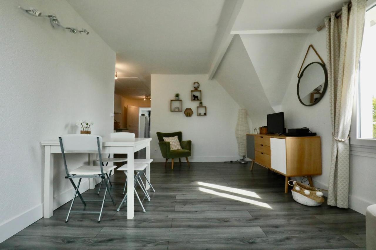 Appartement De L'Hippodrome Avec Deux Chambres โดวีลล์ ภายนอก รูปภาพ