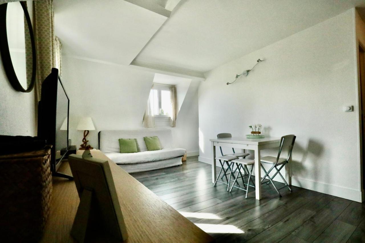 Appartement De L'Hippodrome Avec Deux Chambres โดวีลล์ ภายนอก รูปภาพ