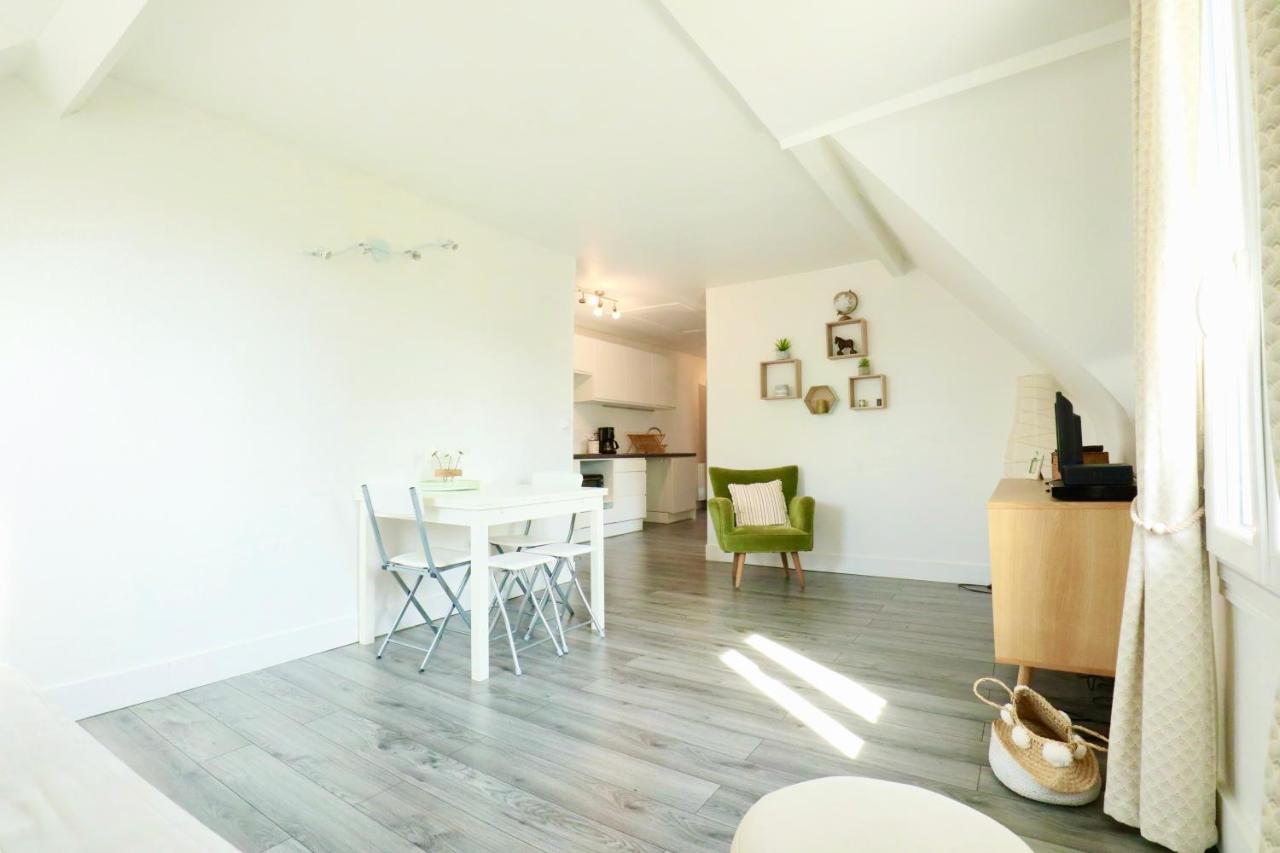 Appartement De L'Hippodrome Avec Deux Chambres โดวีลล์ ภายนอก รูปภาพ
