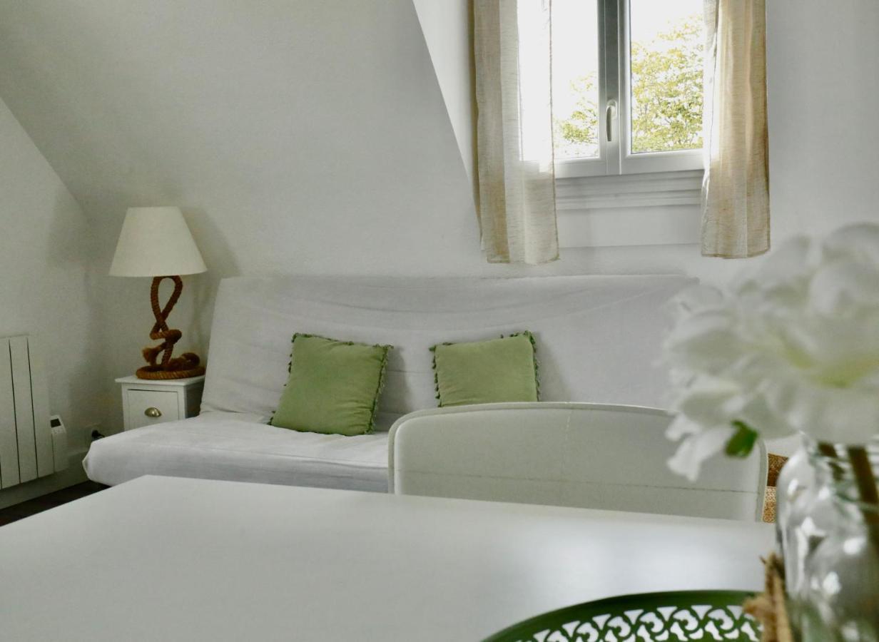 Appartement De L'Hippodrome Avec Deux Chambres โดวีลล์ ภายนอก รูปภาพ